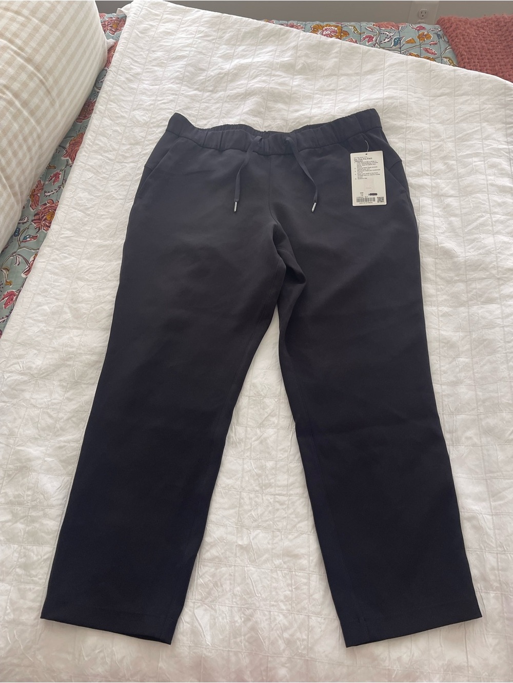 NWT Women’s Black Lululemon on the fly pants size 12